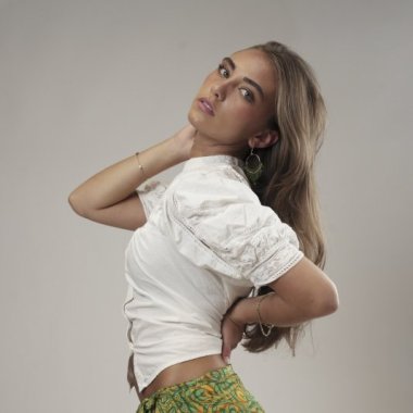 Amelya R